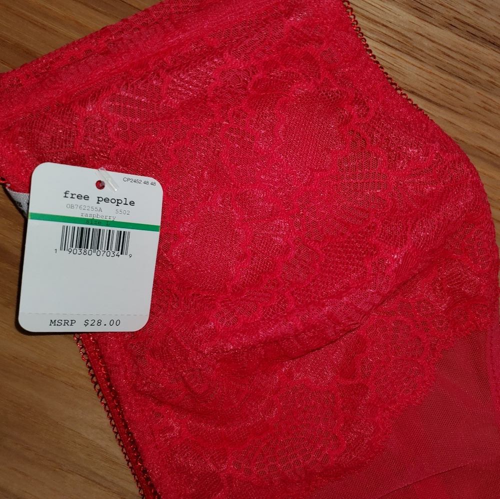 PRICE DROP 🌹FREE PEOPLE INTIMATELY🌹